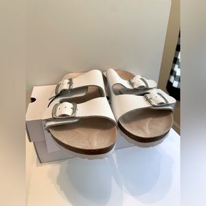 New Sonoma Artworks Woman’s White Leather  Sandals Size 9 New in Box